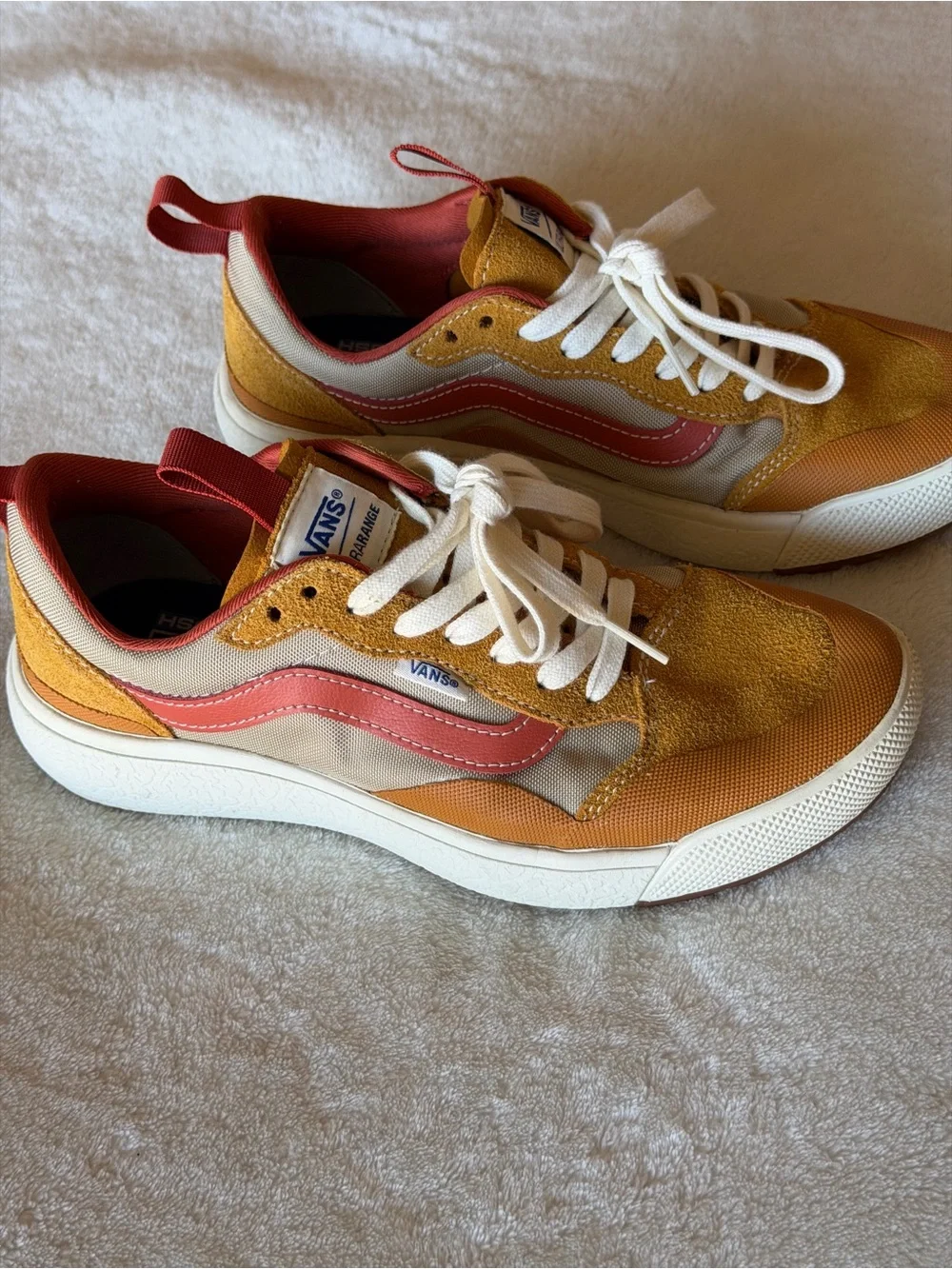 Vans Ultrarange Shoe in Mustard and Coral W8 M6.5